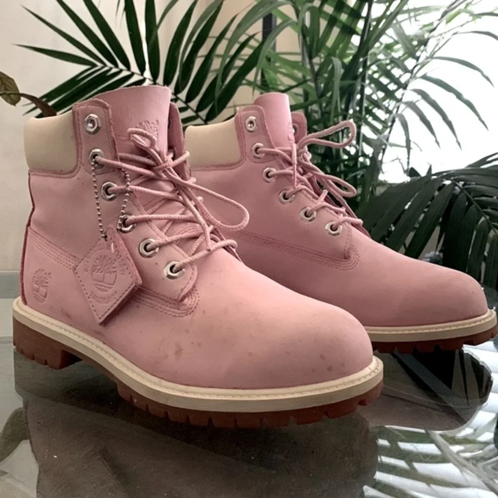 TIMBERLAND Premium 6-Inch Waterproof Boot (WMS SIZE 7)